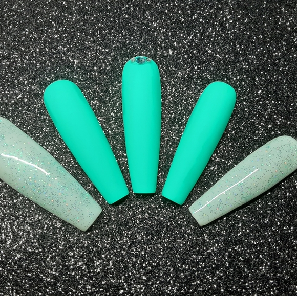 Custom Press Ons: Clear Skies - Picture 1 of 2